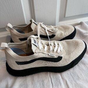 Rare Find VANS VR3 Flyknit Shoes. Size 7 Men’s, 8.5 Women’s.